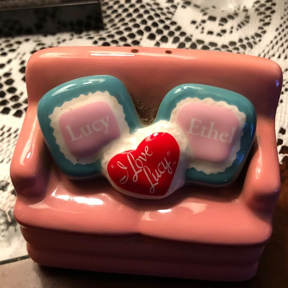 Sofa-shaped decorative item